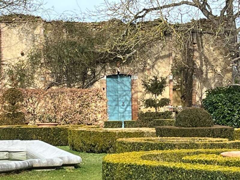 ELEGANT CHATEAU XVIIIs, sans travaux, sur 1 hectare clos de murs, jardin paysagé, chapelle, orangerie, dépendances, pour famille - photo 17