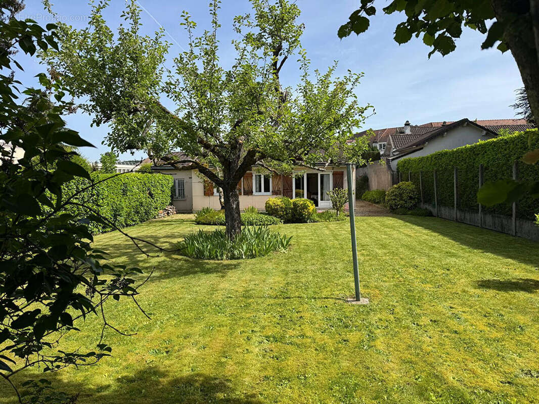Maison à SAINT-NOM-LA-BRETECHE