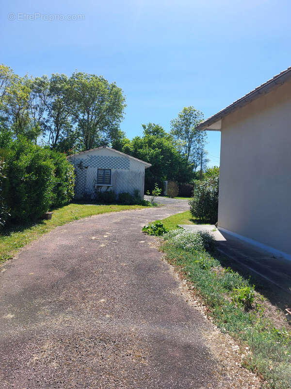 Maison à SAINT-SULPICE-DE-ROUMAGNAC
