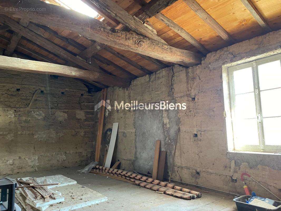 Maison à MONTMERLE-SUR-SAONE