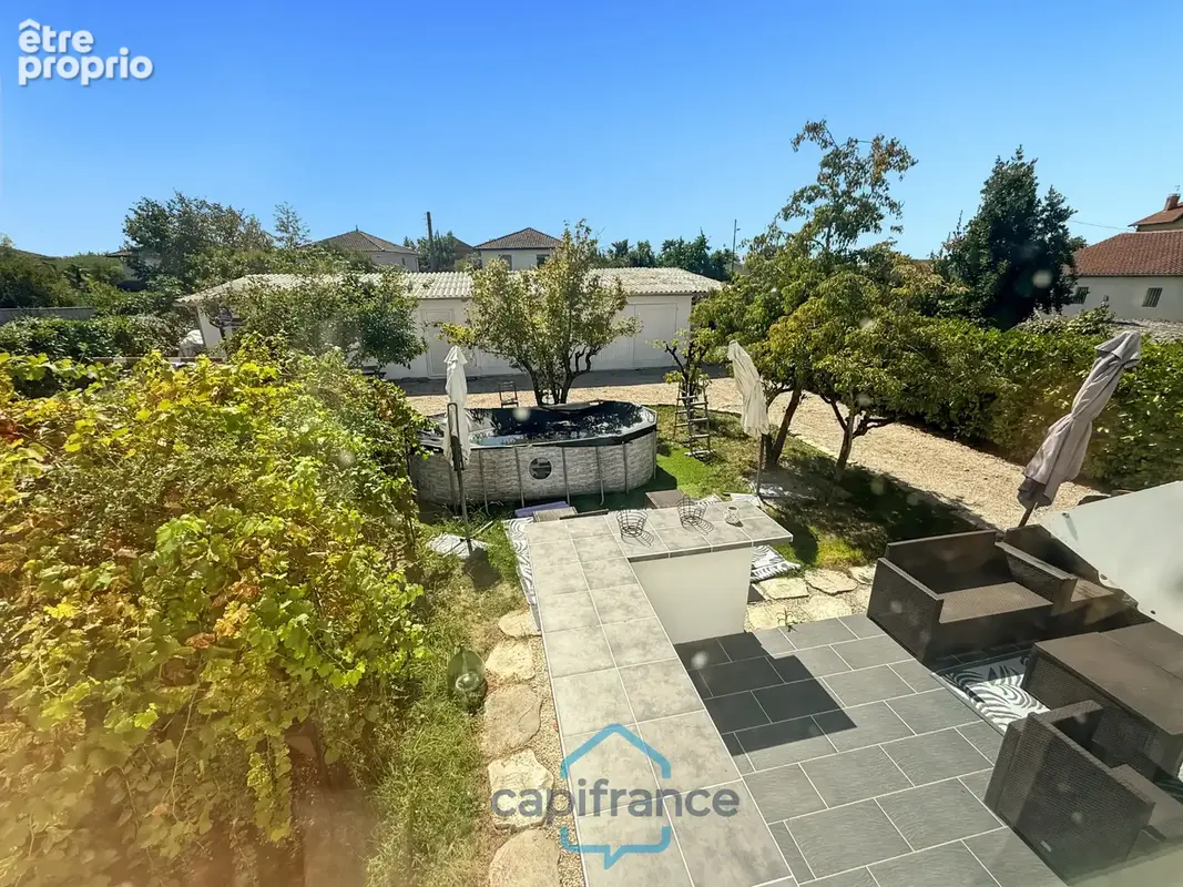 Dpt Gers (32), à vendre RISCLE très belle maison T8 de 220 m² habitables + grand garage et dépendances sur 875 m² de terrain, au - photo 17