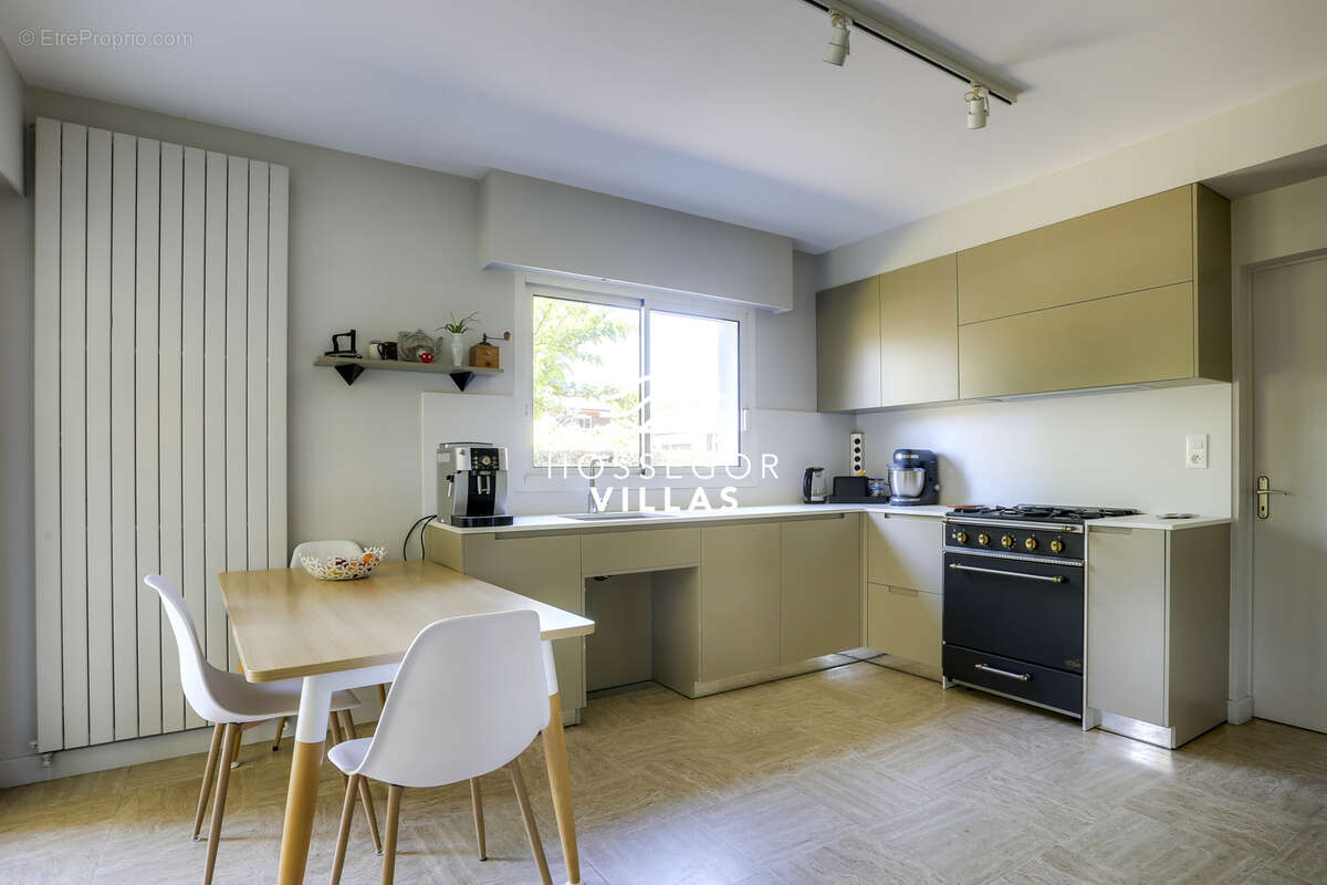 Appartement à ANGRESSE
