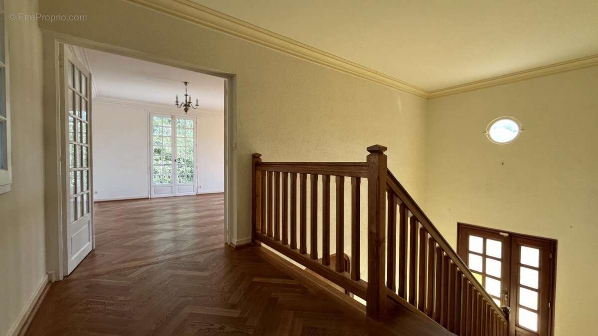 Maison sur 6 132 m² de terrain - photo 12