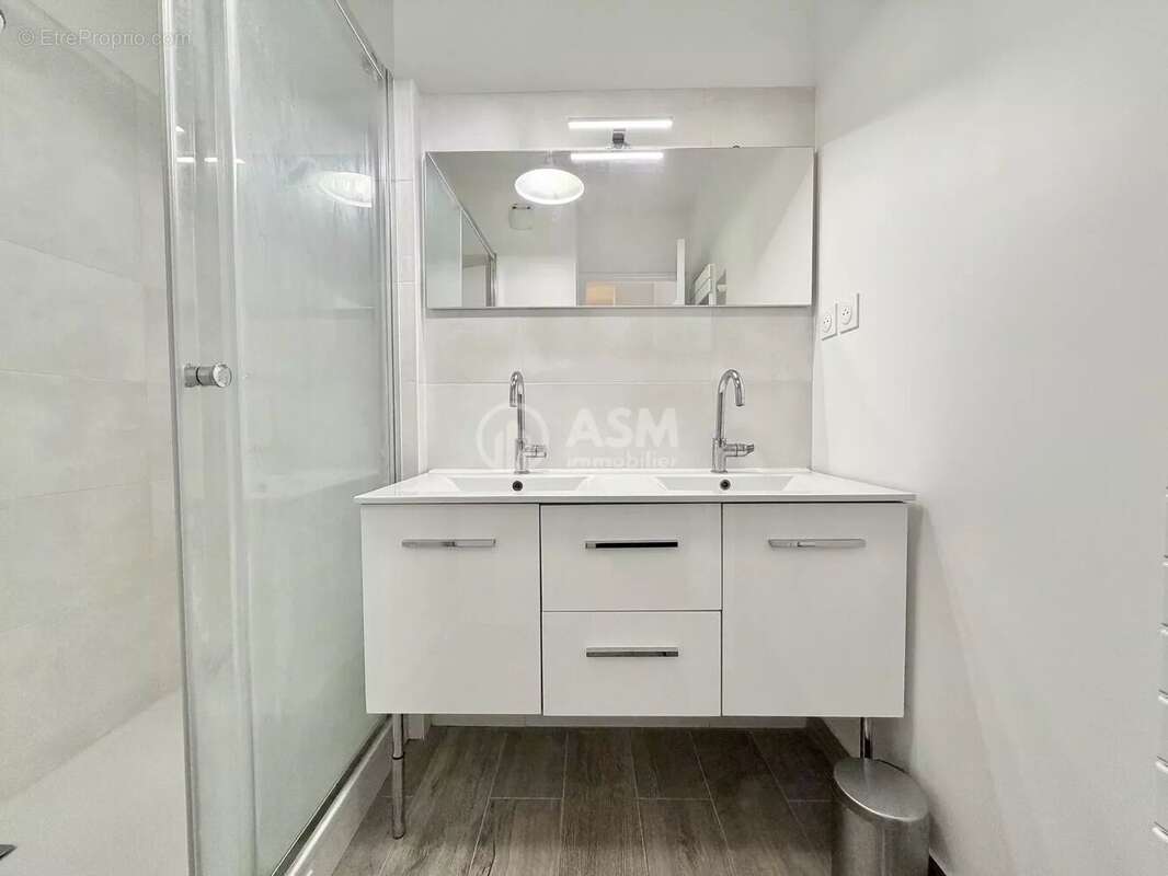 Appartement à COURBEVOIE
