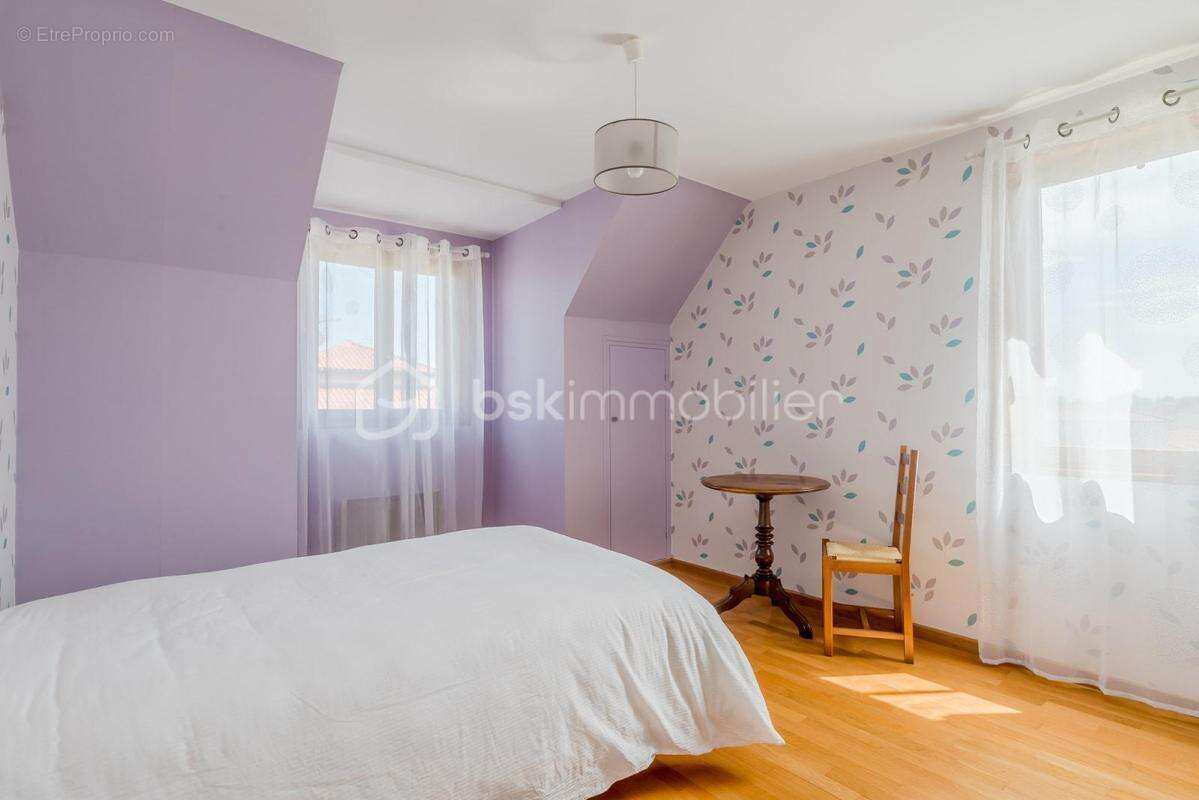 Maison au calme avec 4 chambres et un bureau sur sous sol complet - photo 18