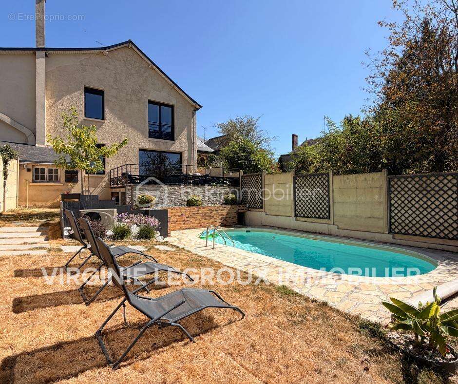 En Exclusivité, maison de caractère de 131m2 avec piscine - photo 3