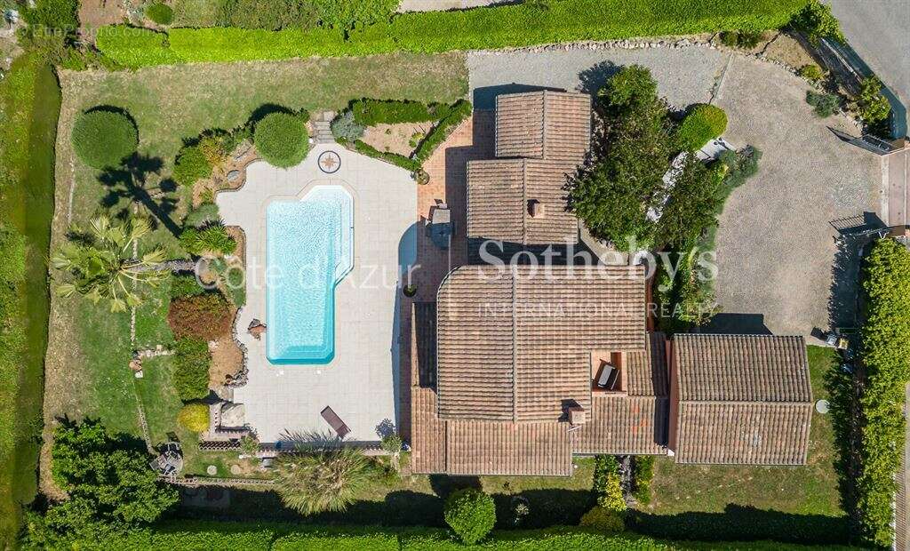 Villa de caractère avec piscine dans un domaine privé proche de Monaco - photo 16