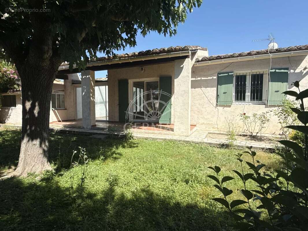 Maison à L'ISLE-SUR-LA-SORGUE