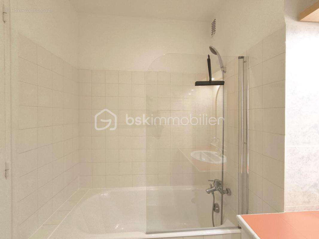 Appartement 63m² - 3 chambres - balcon - cave - Hyper centre Vannes - photo 17