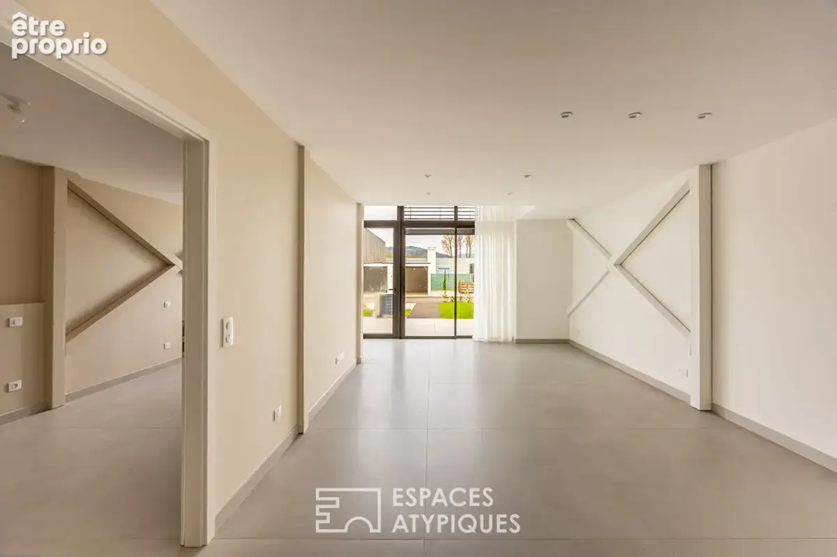 Loft contemporain en duplex et sa terrasse dans une ancienne friche industrielle - photo 2