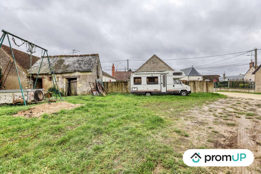 Terrain à LES MONTILS