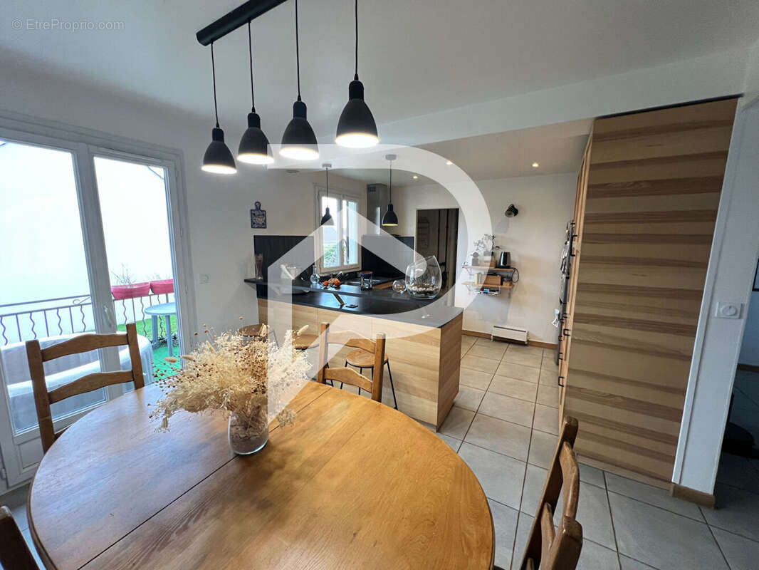 Maison à LE PLESSIS-BELLEVILLE