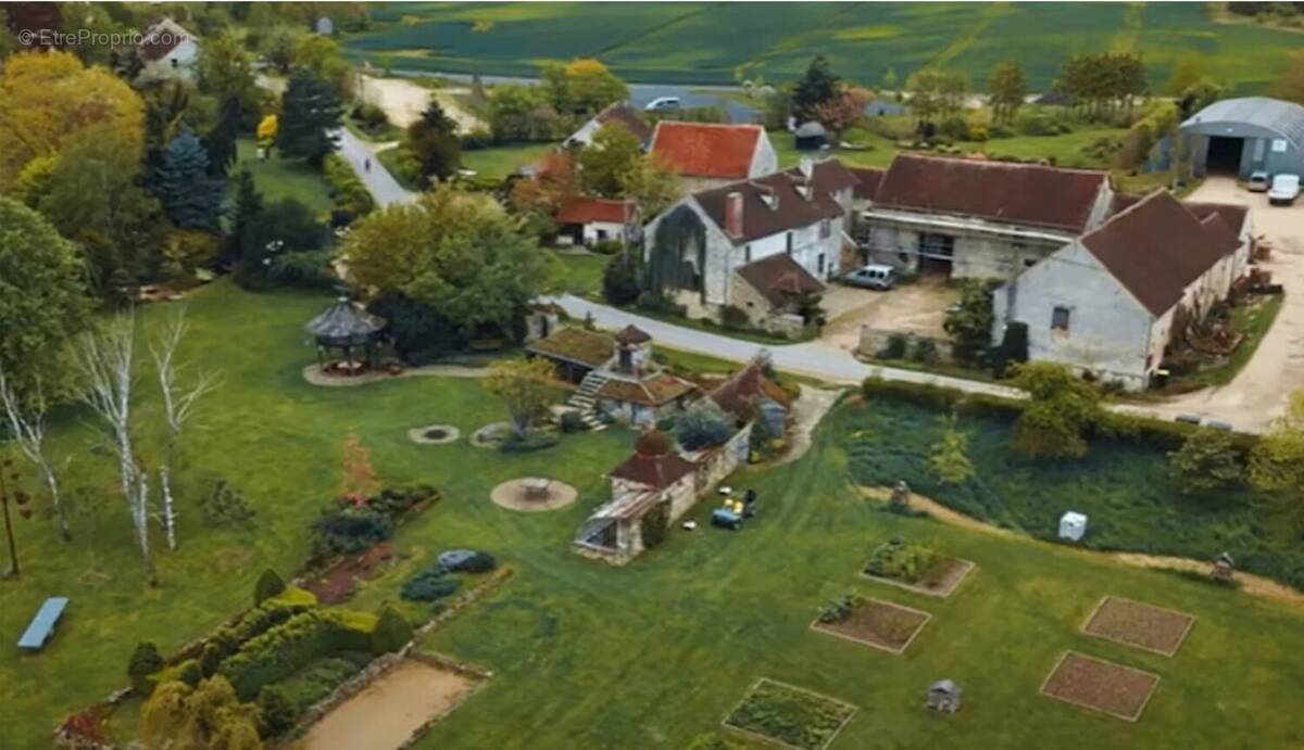 Appartement à VILLENEUVE-LE-COMTE