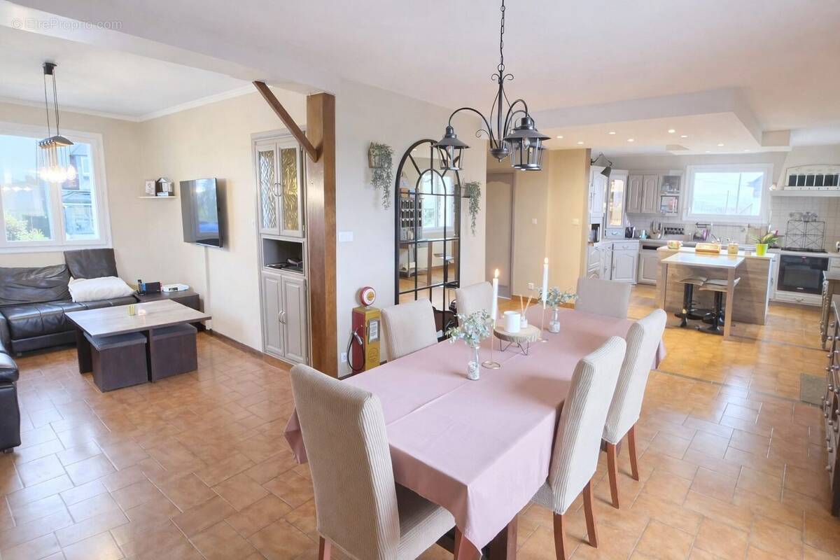 Maison à NEULLIAC