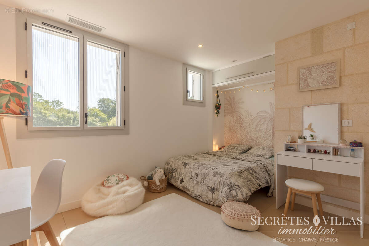 Maison à FARGUES-SAINT-HILAIRE