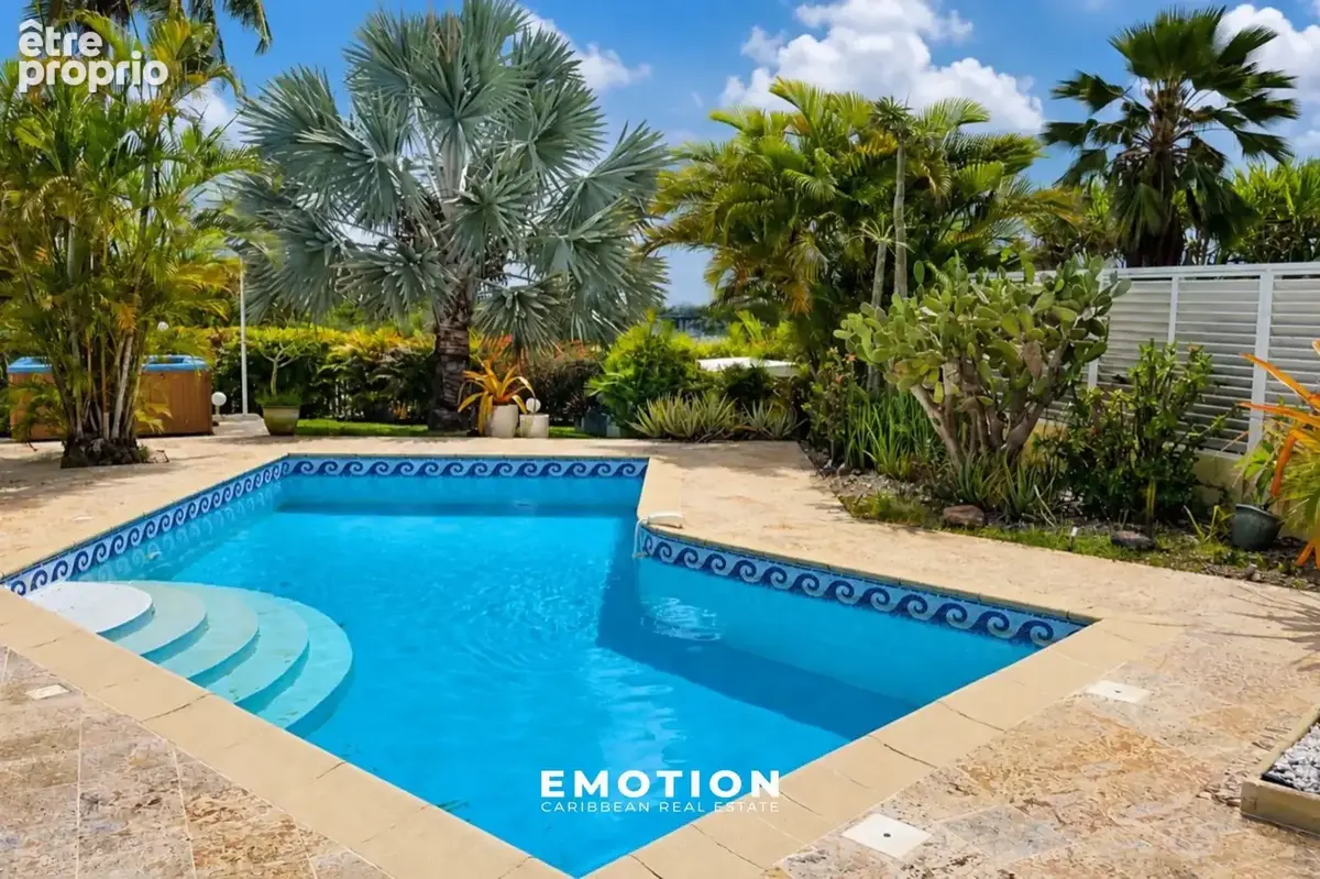 Villa T5 132 m2 + 46 m2 de terrasses extérieures, Piscine, Spa et Petite Vue Mer   Le Gosier (Mare-Gaillard / - photo 19