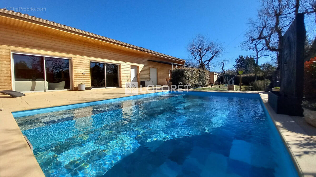 Maison à SAINT-SATURNIN-LES-APT