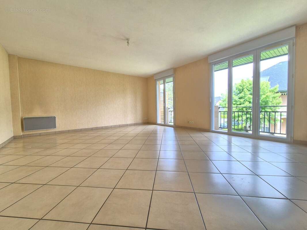 Appartement à ONET-LE-CHATEAU