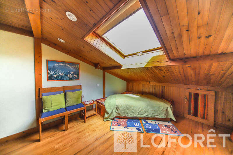 **MAISON TYPE 9 sur TERRAIN de 2600m² - EMBRUN - 9 pièces - photo 17
