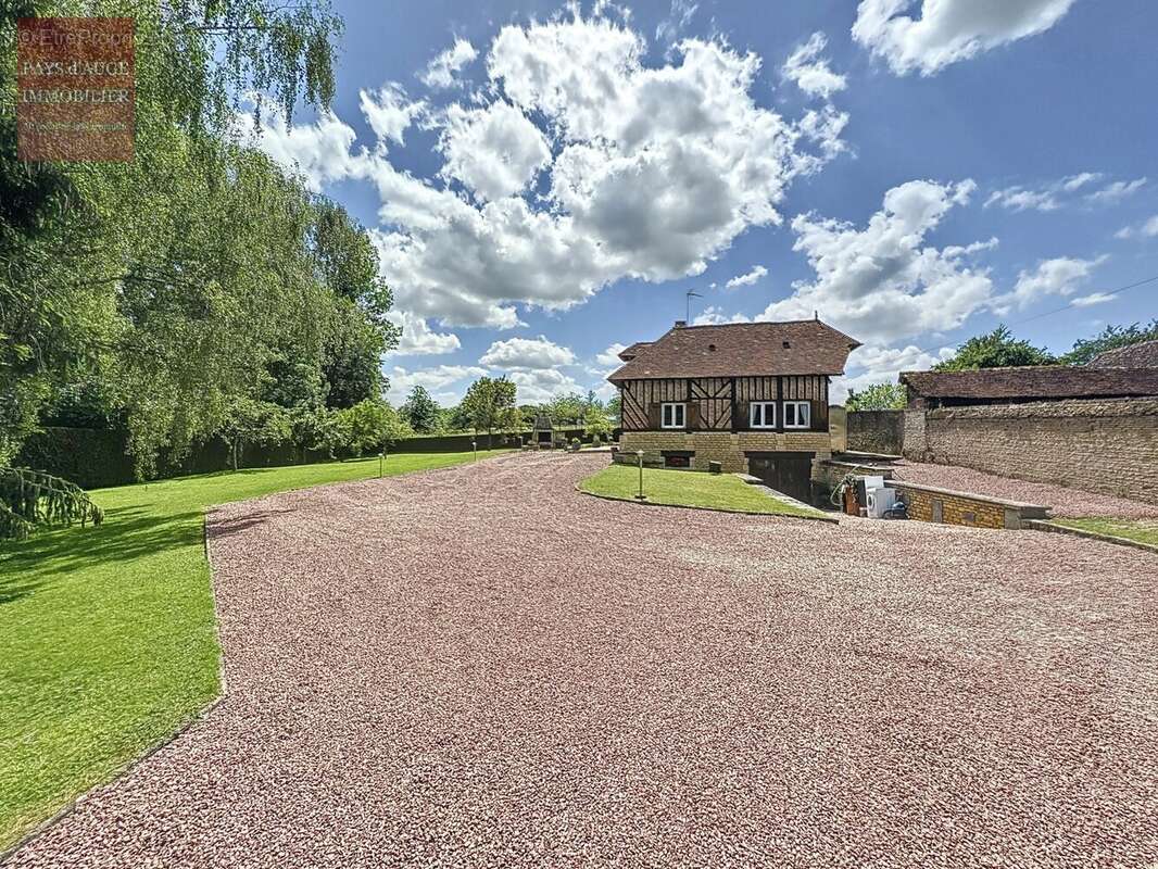 Maison à SAINT-PIERRE-SUR-DIVES