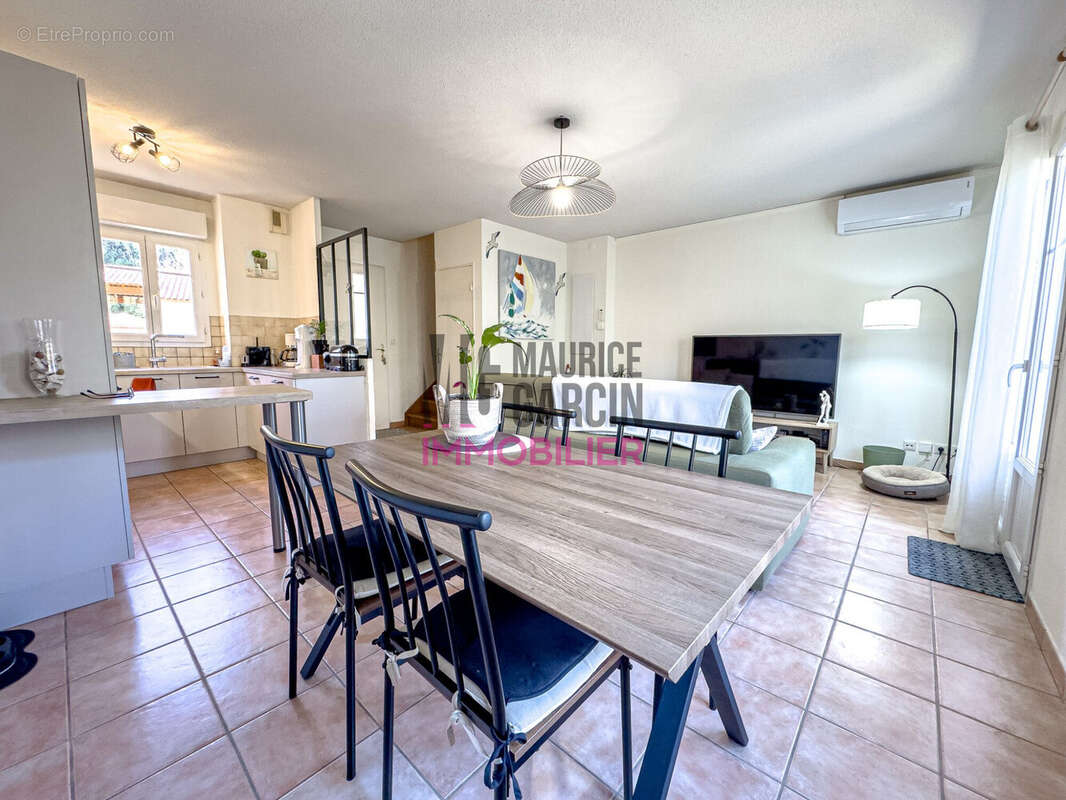 Séjour et cuisine  - Maison à LORIOL-DU-COMTAT