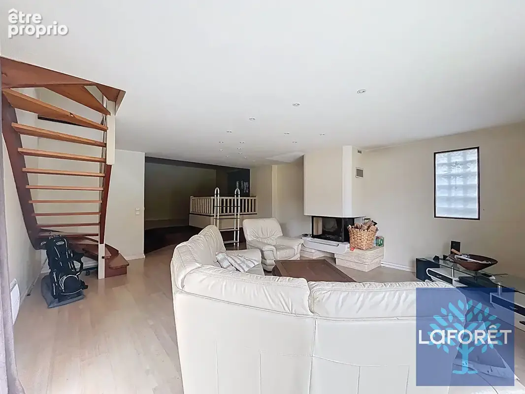 Spacieuse maison familiale de 10 pièces avec piscine. Quartier St Vincent - photo 2