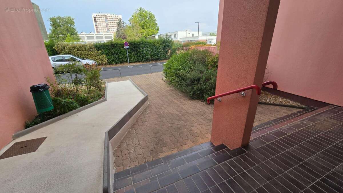 Beau T1 bis  avec terrasse à coté de l'EESI - photo 11