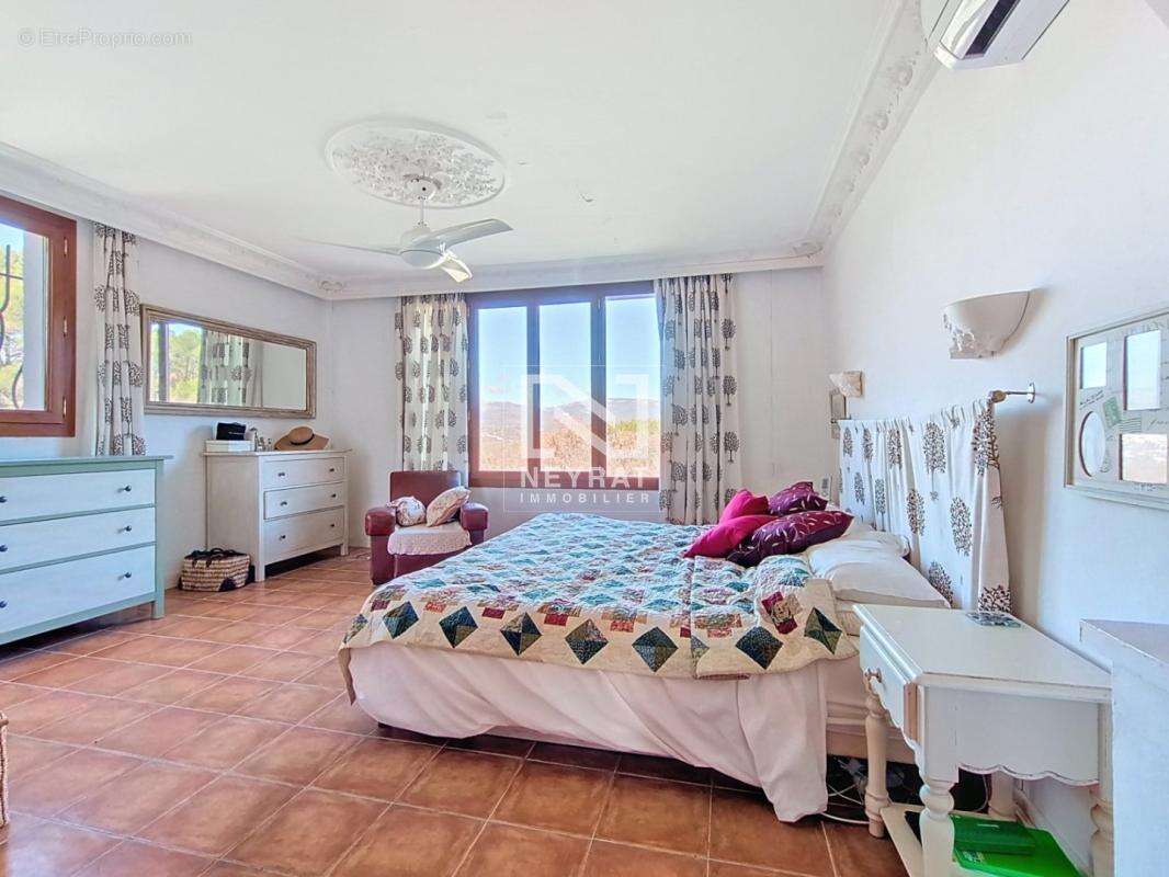 A tourrettes - propriete - proche golf de terre blanches - piscine - tennis - appartement independant - photo 13