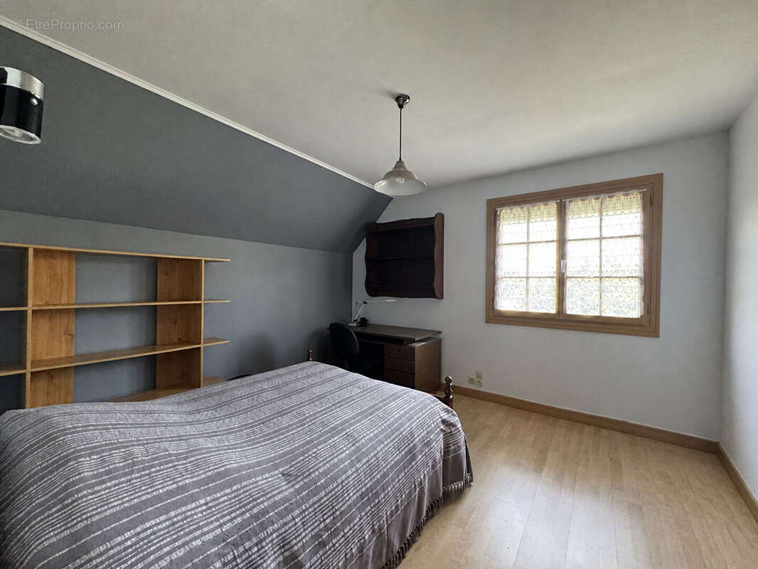 Maison familiale de 247 m² à vendre à Roz-sur-Couesnon - 7 chambres - Terrain de 2 000 m² - Proche bourg et commerces - photo 11