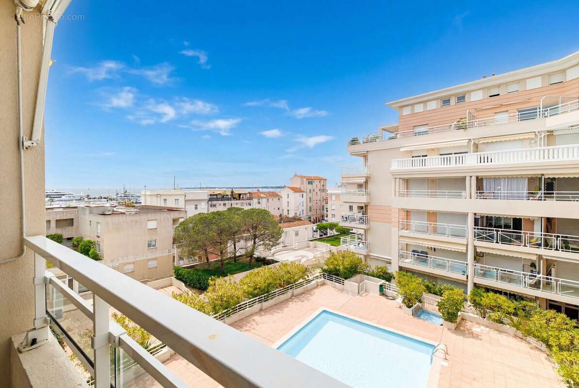 Appartement à VALLAURIS