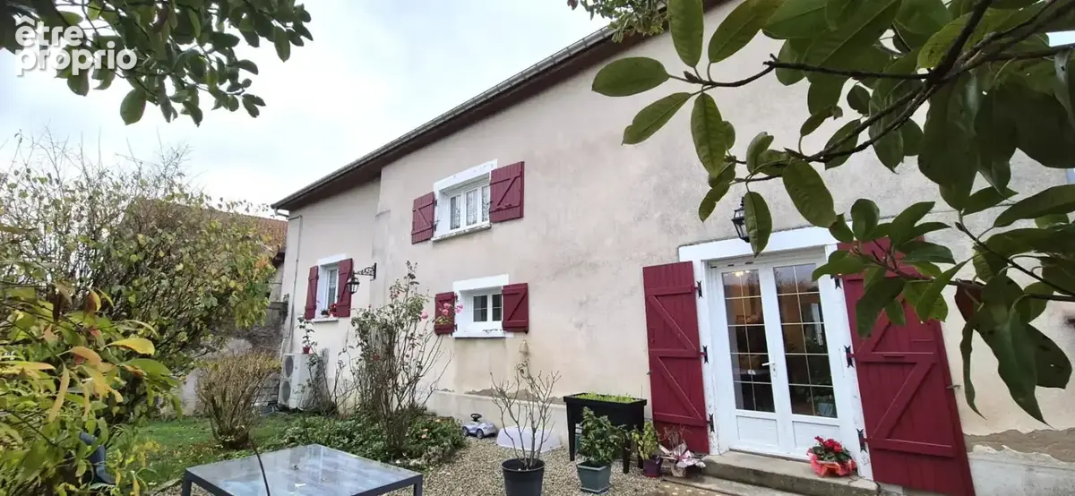 Belle Maison de Village et de Caractère de 1815 de 155 m² Rénover et Entretenue avec Goût avec sa Cour avant et Terrasse de 115  - photo 1