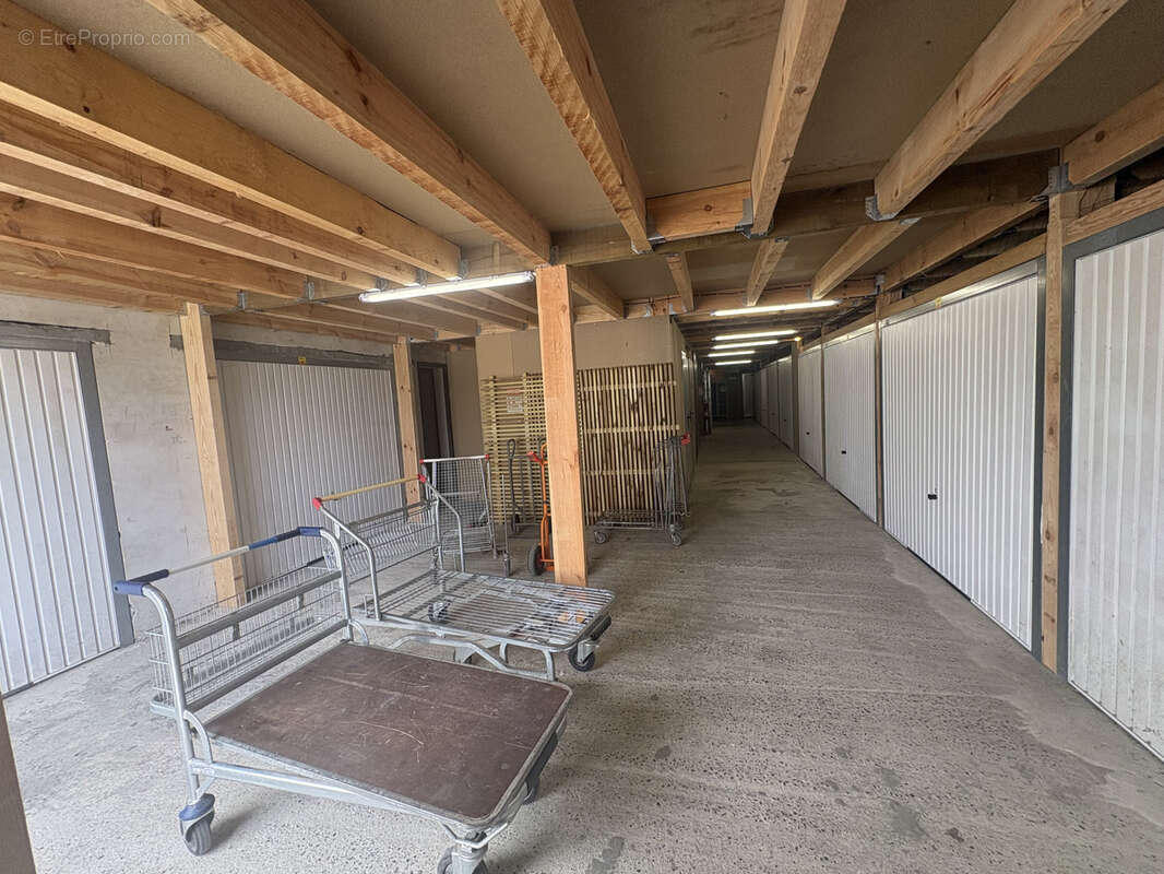 Commerce à SAINT-VINCENT-DE-TYROSSE