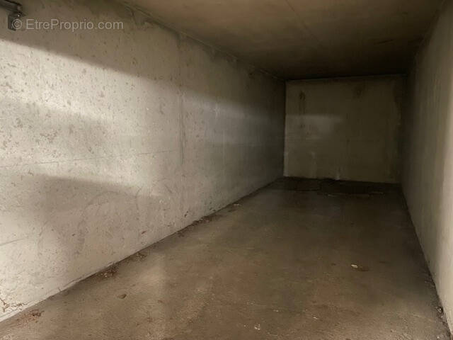 Parking à CALUIRE-ET-CUIRE