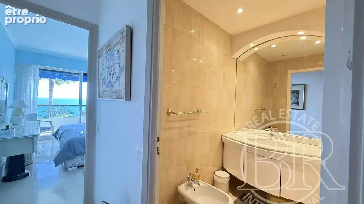 VALLAURIS A Vendre  appartement  avec la terrasse de 80m2  T3 Vallauris vue panoramique mer - photo 12