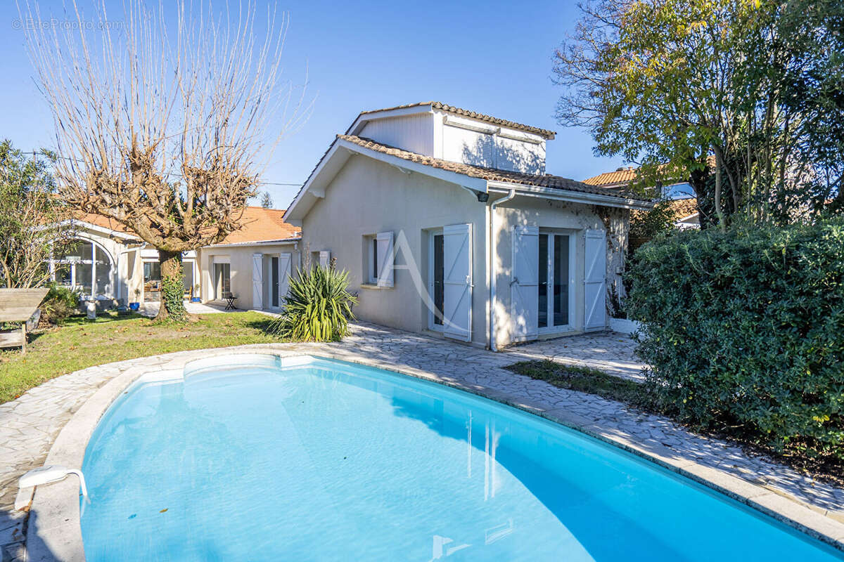 Maison à MERIGNAC