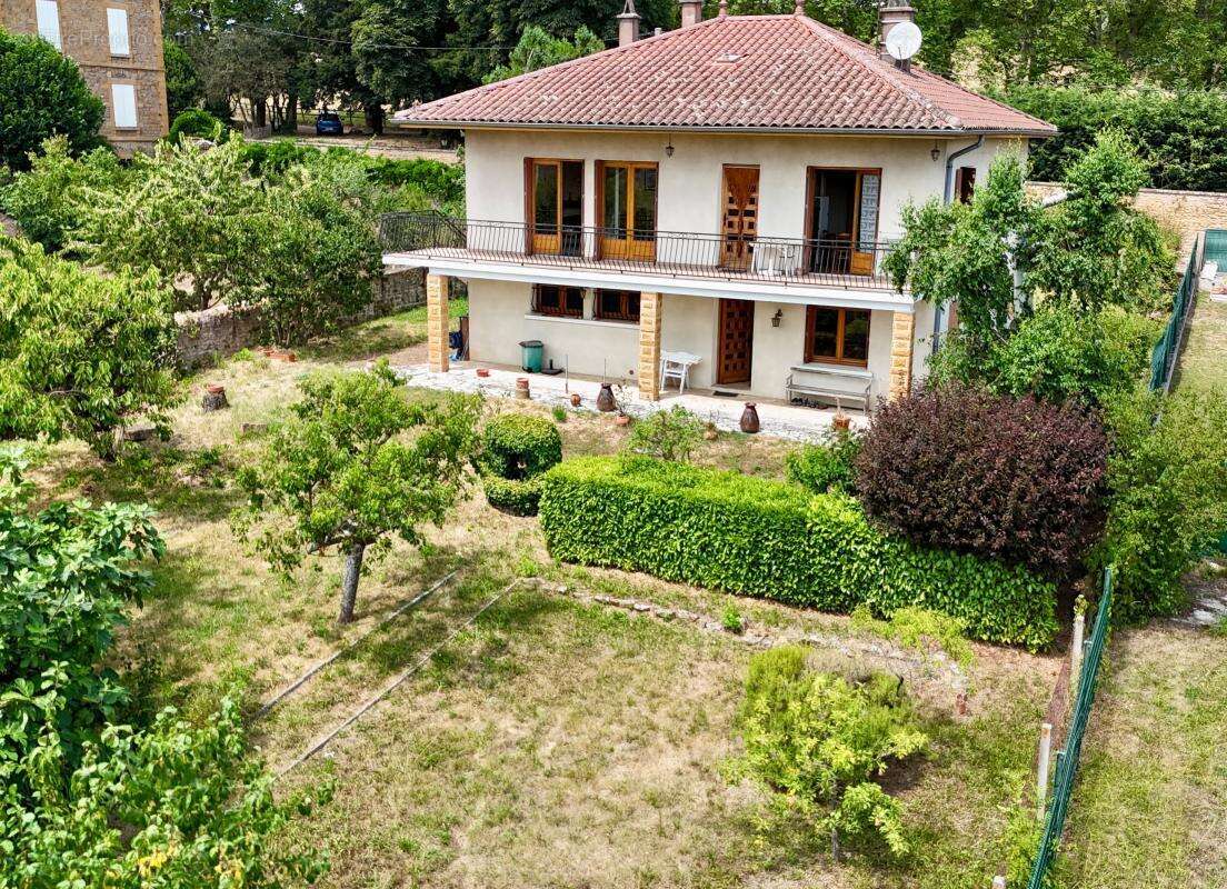 Maison familiale de 150 m² avec appartement indépendant, sous-sol complet et terrain de 999 m² - photo 18