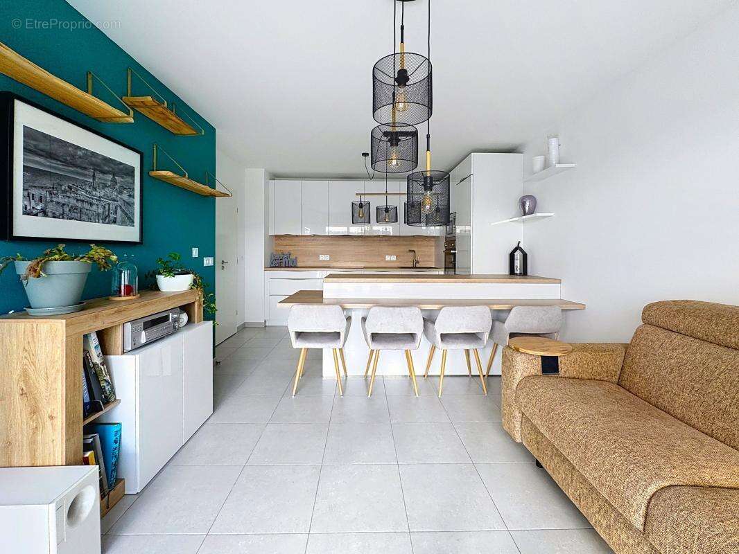 Appartement à SAINT-LAURENT-DU-VAR