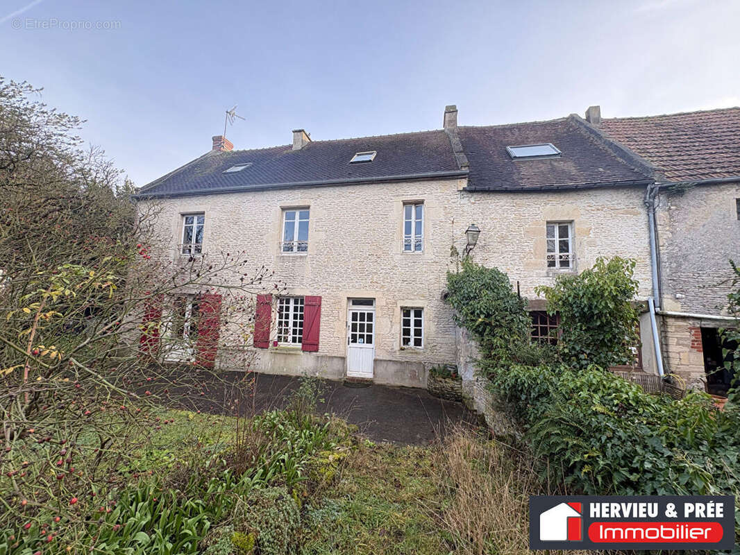 Maison à SAINT-AUBIN-D'ARQUENAY