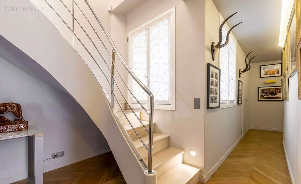 Appartement à PARIS-8E