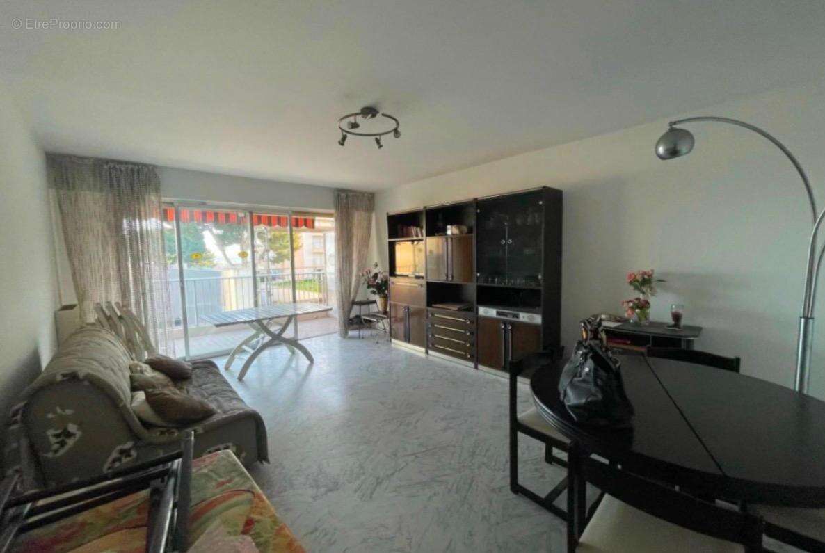   - Appartement à SAINT-LAURENT-DU-VAR