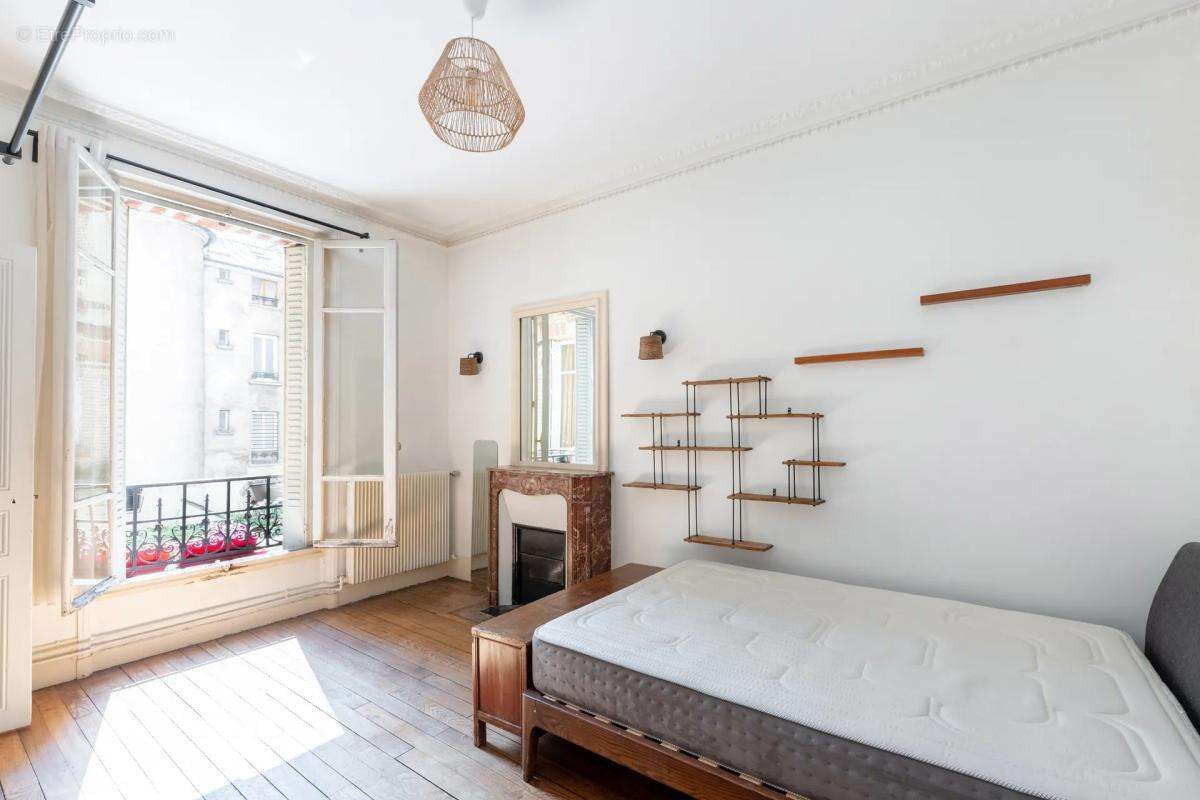 Appartement à PARIS-10E
