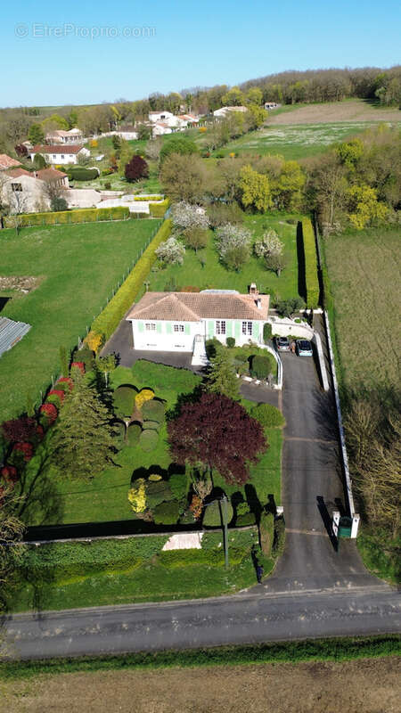 Maison à SAINT-AMANT-DE-BOIXE