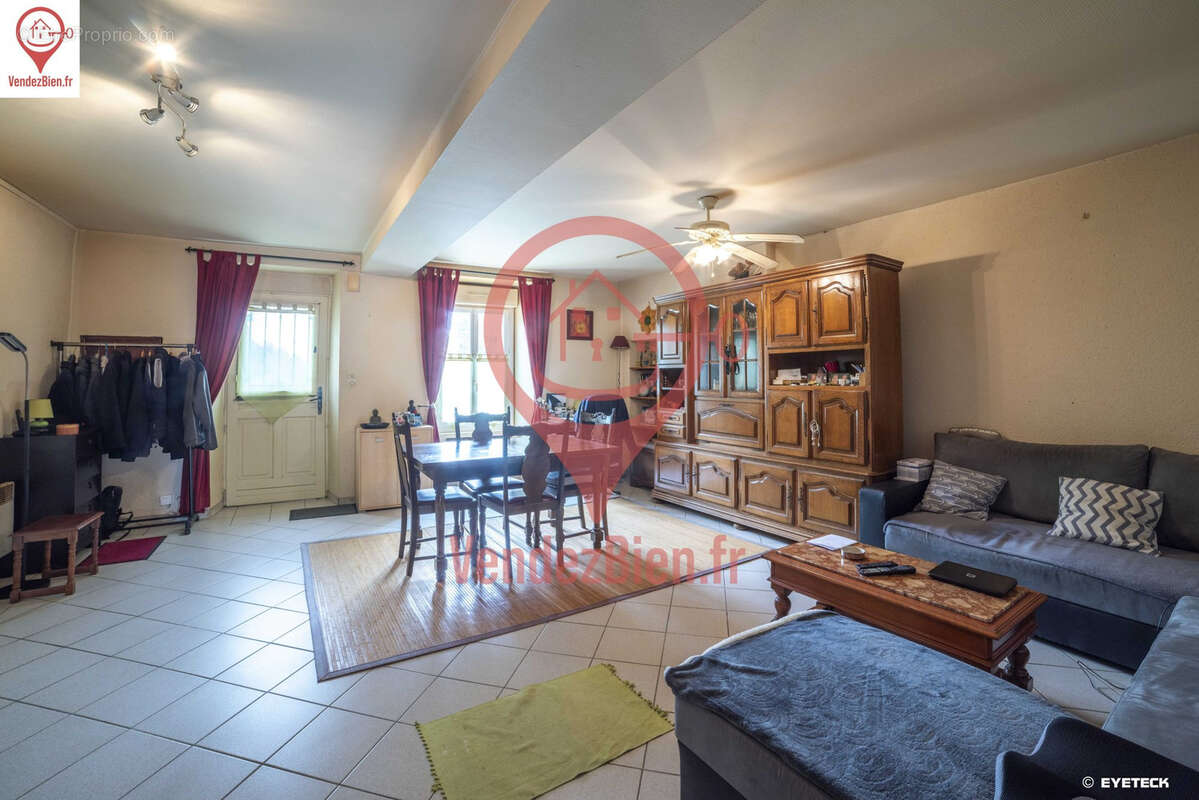 Maison à MOULINS-SUR-YEVRE