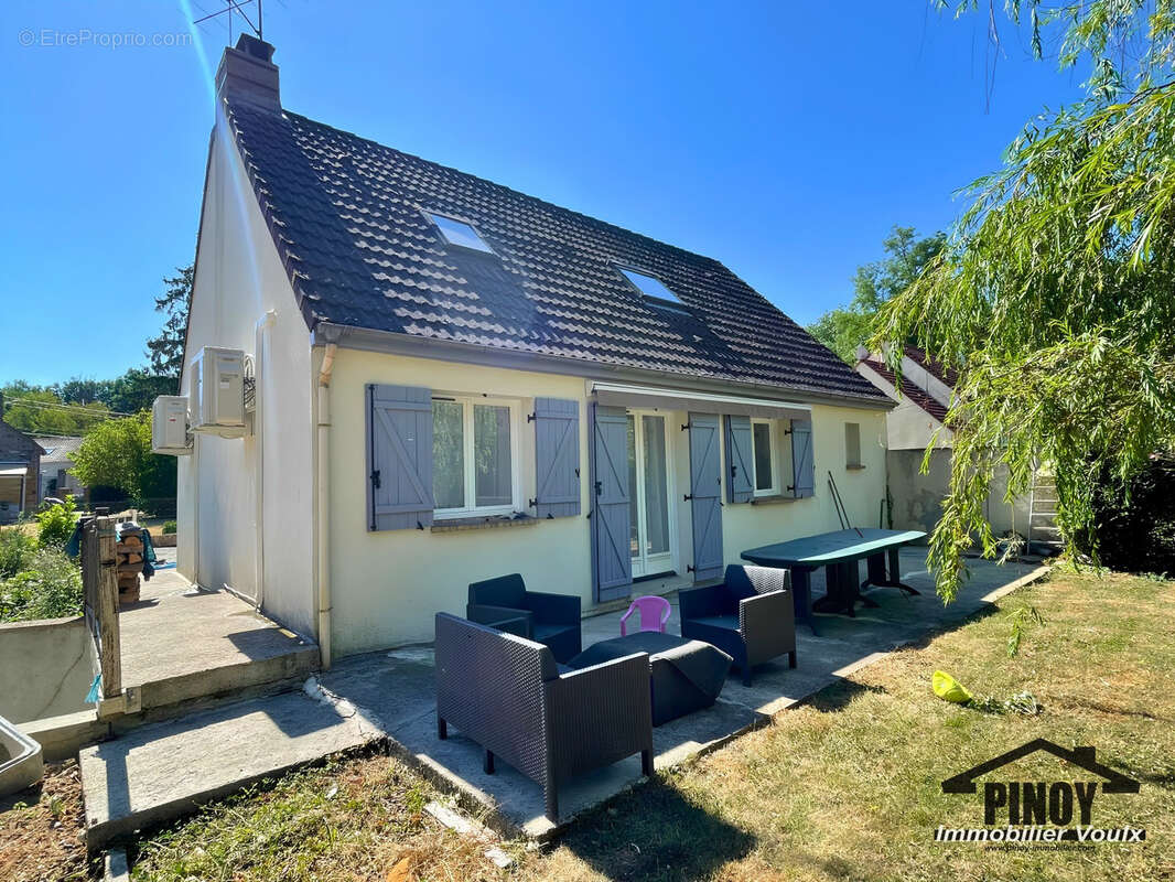 EXCLUSIVITÉ - Maison familiale 5 chambres - Sous-sol total - 1.860 m2 de jardin, commerces à pied à Voulx ! - photo 2