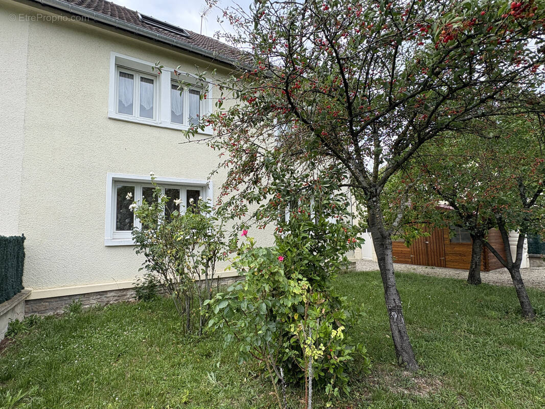 Maison à LA CHAPELLE-SAINT-LUC