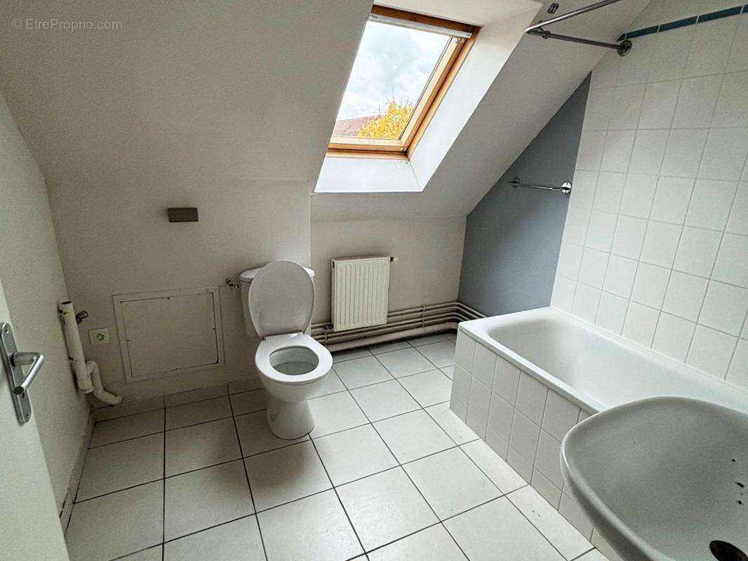 Maison à SAINT-SEBASTIEN-DE-MORSENT