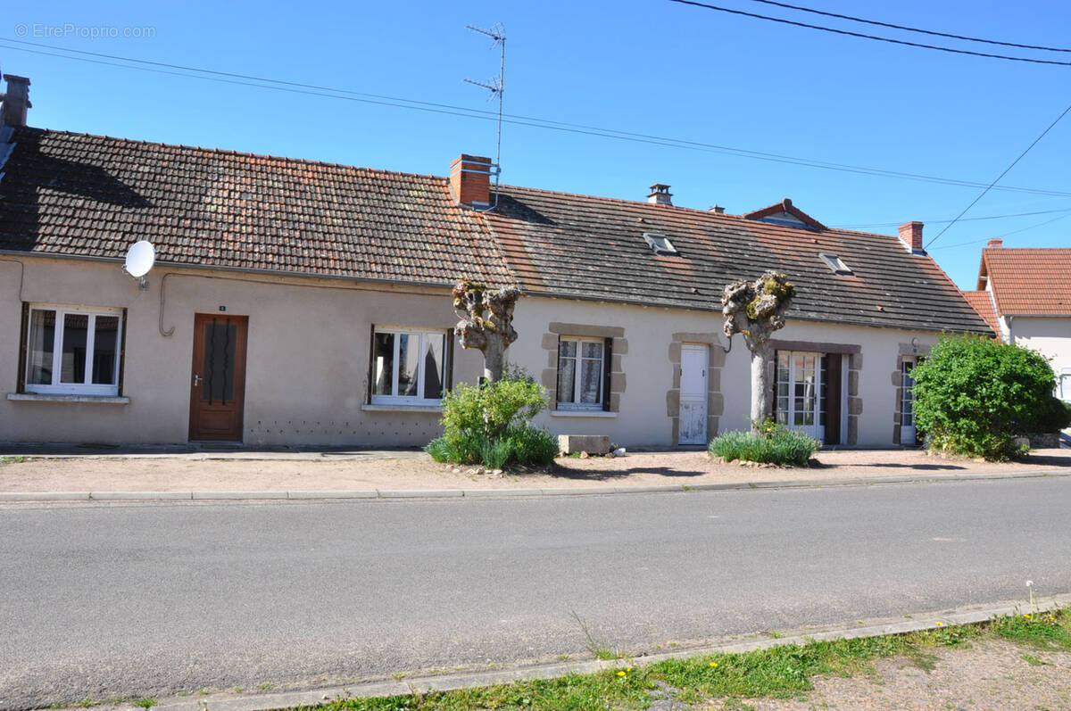 Maison à MONTCOMBROUX-LES-MINES