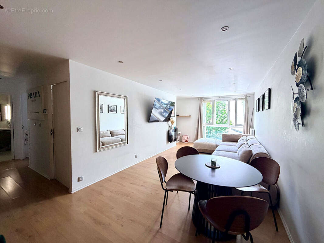 Appartement à SARTROUVILLE
