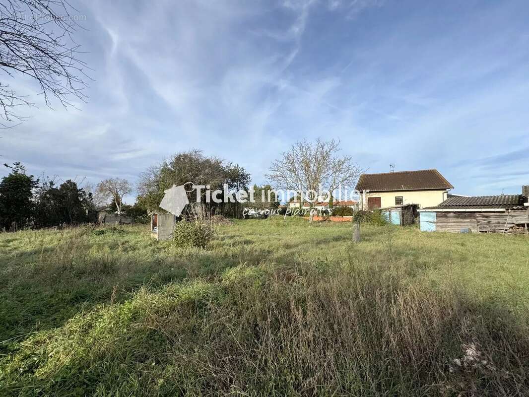 Terrain à MONDONVILLE