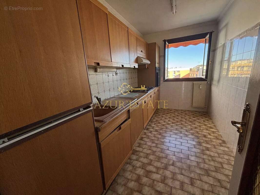 Appartement à SAINT-LAURENT-DU-VAR